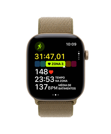 Apple Watch Series 12 com caixa dourada-clara de alumínio, treino Corrida ao Ar Livre aberto, frequência cardíaca na Zona de Batimentos Cardíacos 3, pulseira loop esportiva oliva (verde-acastanhado)