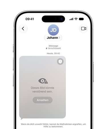 Ein iPhone zeigt das Feature Kommunikationssicherheit, das vor potenziell sensiblen Inhalten warnt, die auf einem Kinderaccount angezeigt werden.