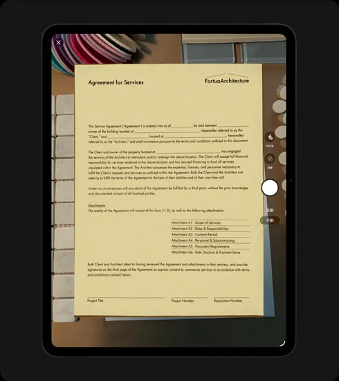 直向放置的太空黑色 iPad Pro 機身正面，顯示器展示一份名為服務協議的掃描文件，其中的文字和簽名欄清晰可見