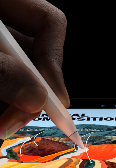 Eine Nahaufnahme einer Hand, die einen Apple Pencil hält und damit auf einem iPad Bildschirm zeichnet.