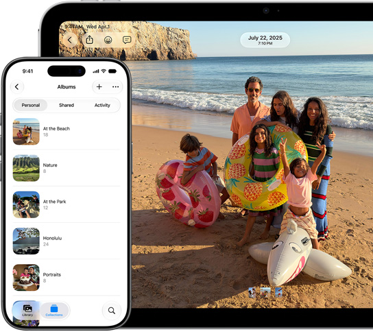 Egy iPhone-on a Fotók app Albumok gyűjteményének Személyes lapja fotóalbumok listáját mutatja, egy iPaden pedig egy családról készült tengerparti fotó jelenik meg a teljes kijelzőn
