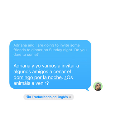 Funcția Traducere în timp real în Mesaje, în utilizare, afișând o traducere din engleză în spaniolă