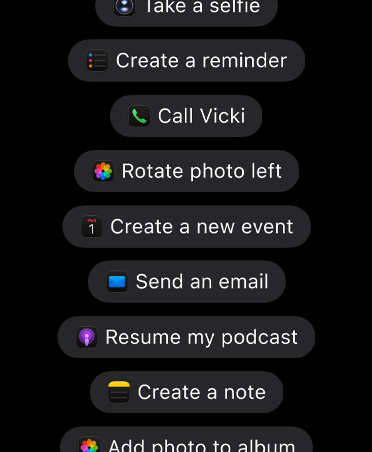 Pantalla con solicitudes a Siri para que realice acciones en apps, como tomarse una selfie, crear un recordatorio, llamar a Vicki, girar la foto hacia la izquierda, crear un nuevo evento, enviar un email, reanudar mi podcast, crear una nota, agregar la foto a un álbum